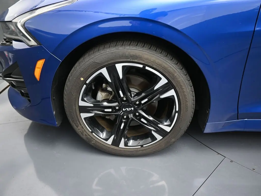 2022 Kia K5 GT-Line photo 9