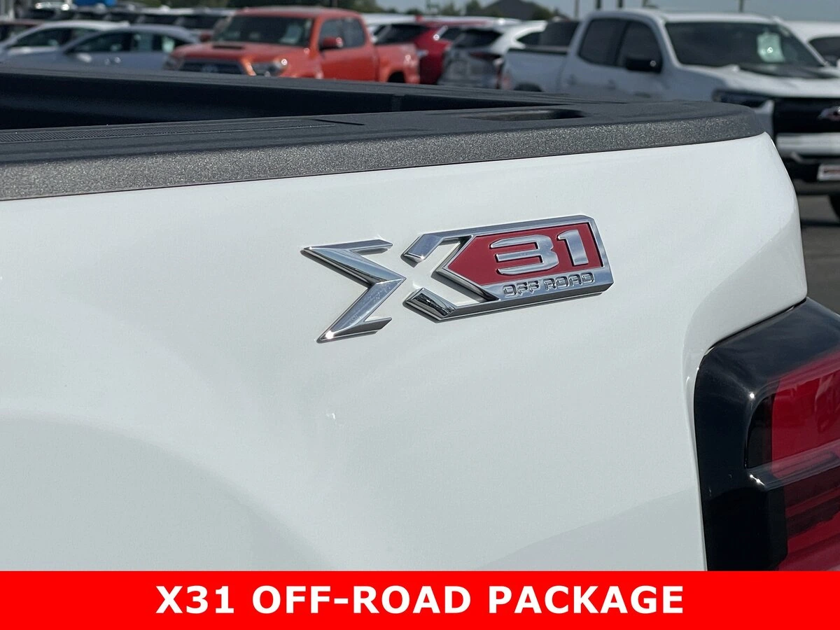 2025 GMC Sierra 2500HD SLT - Photo 12