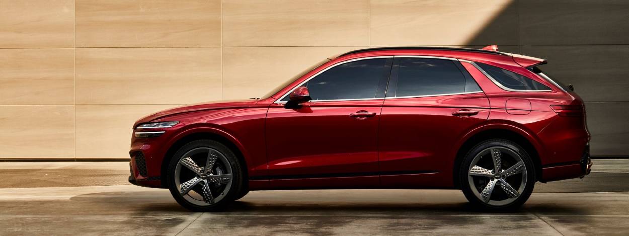 Explore the 2025 Genesis GV70 2.5T AWD near Derby, KS