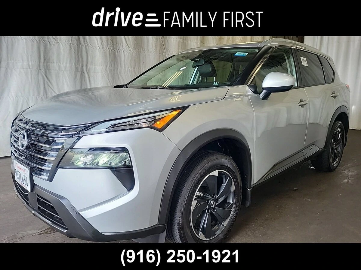 2025 Nissan Rogue SV FWD's photo