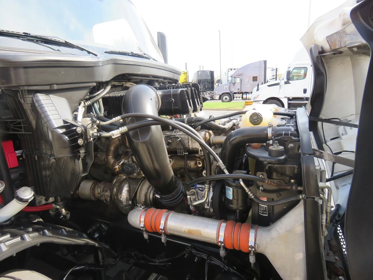 2023 Freightliner Cascadia - image 12