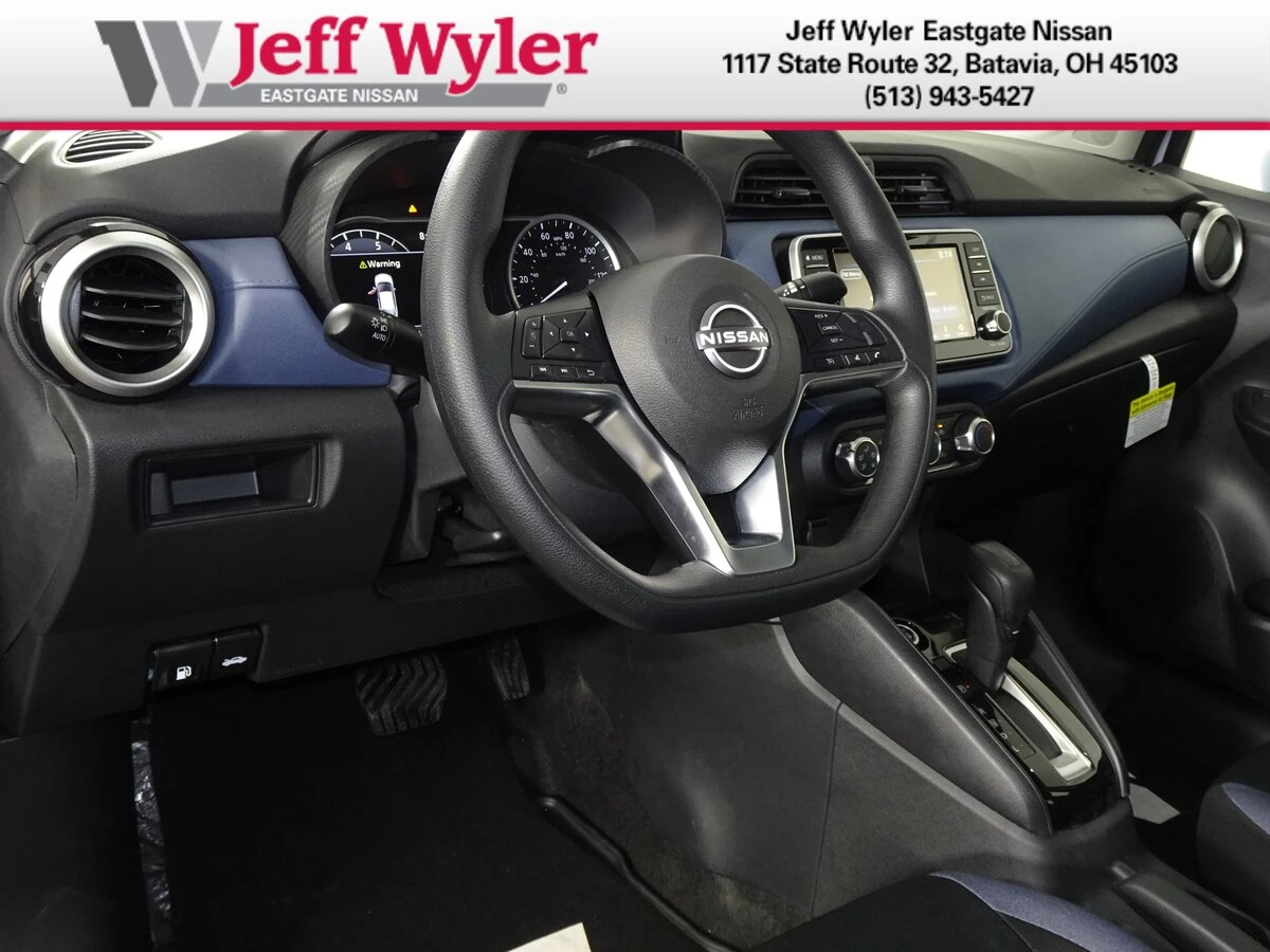 2025 Nissan Versa Sedan SV - Photo 18