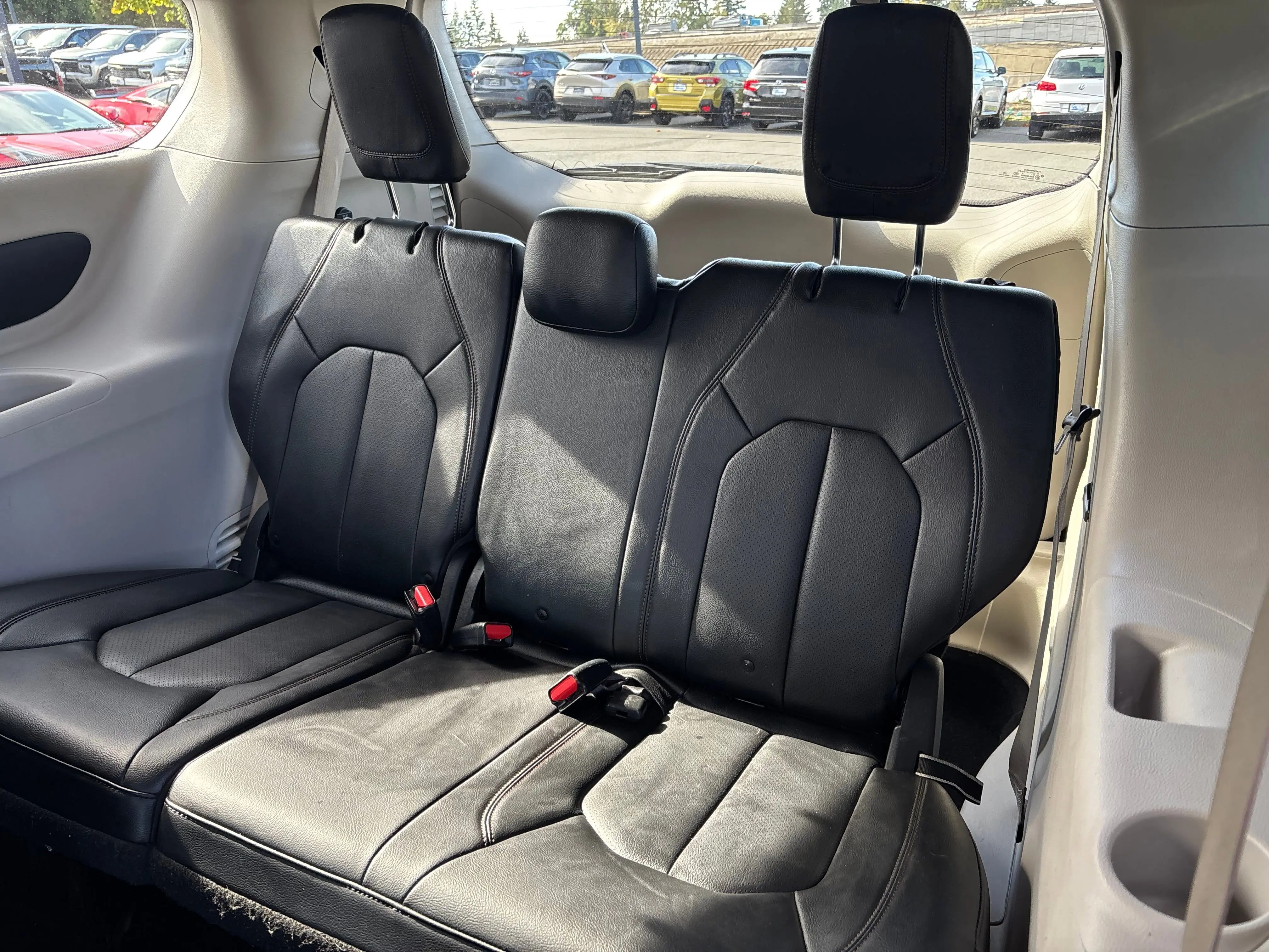 2020 Chrysler Pacifica Hybrid Touring L photo 3