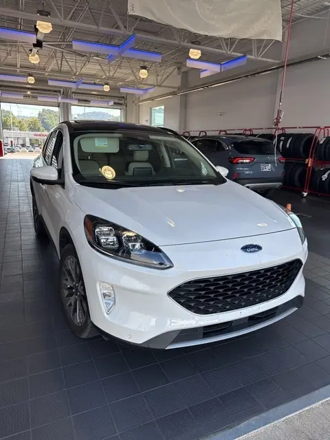 2020 Ford Escape Titanium Hybrid Premium photo 3