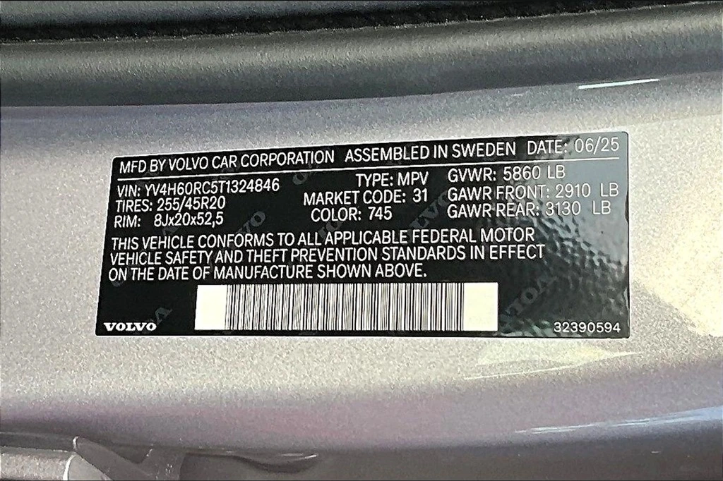 2026 Volvo - image 8