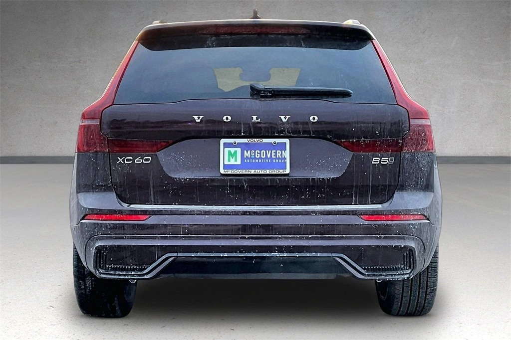 2026 Volvo - image 4