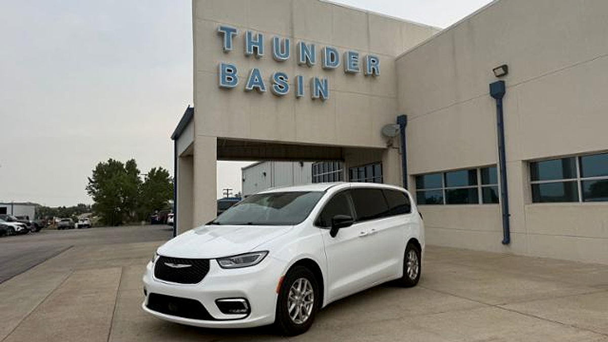 2024 Chrysler Pacifica Touring L