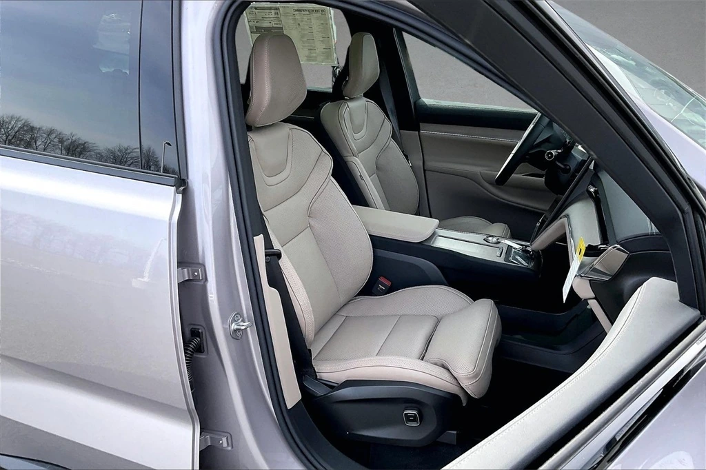 2026 Volvo - image 11
