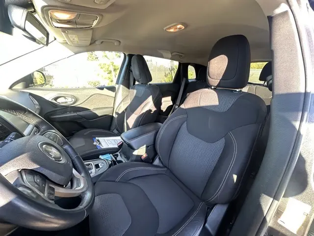 2015 Jeep Cherokee Latitude photo 5