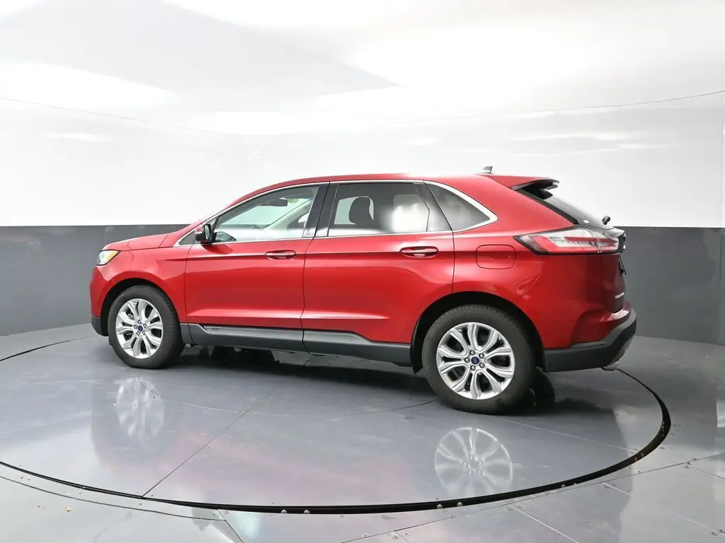 2021 Ford Edge Titanium photo 5