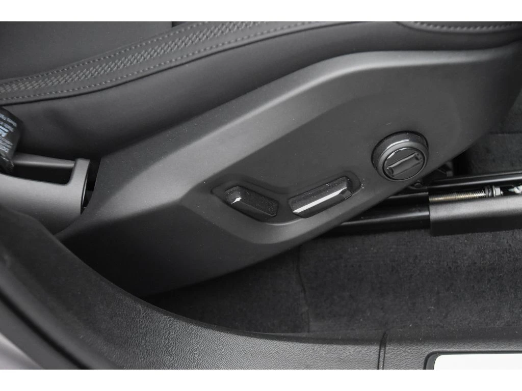 2026 Volvo - image 32