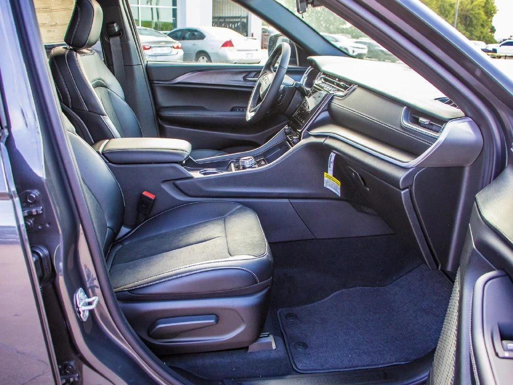 2025 Jeep Grand Cherokee Altitude - Photo 15