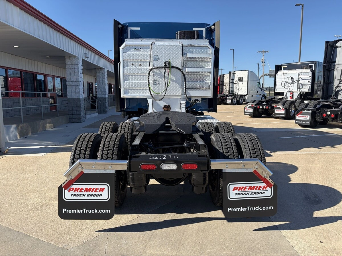 2023 Kenworth T680 — photo 6
