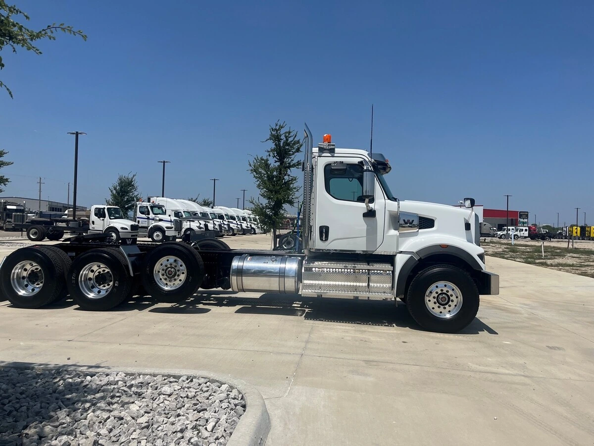 2027 Western Star 49X — photo 4