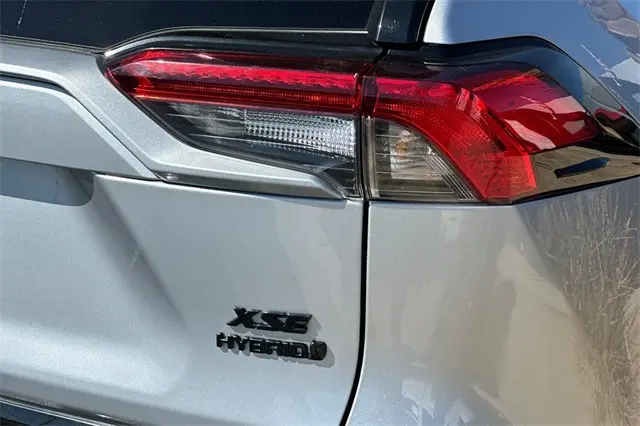 2021 Toyota RAV4 Hybrid XSE photo 21