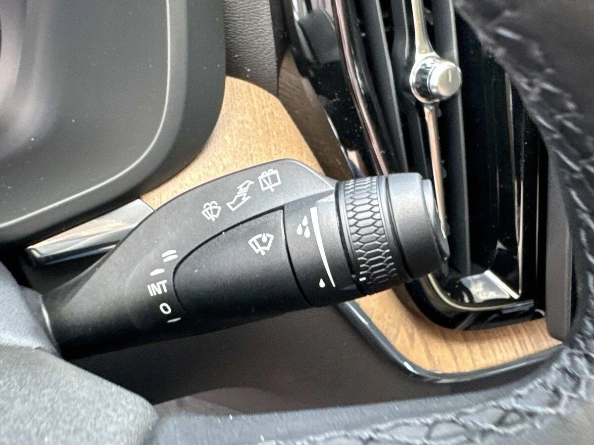 2026 Volvo - image 30