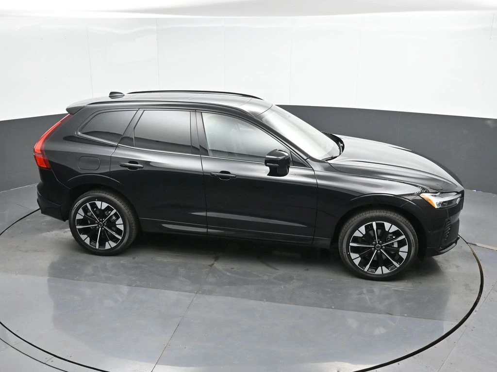 2026 Volvo XC60 Plus - Photo 33