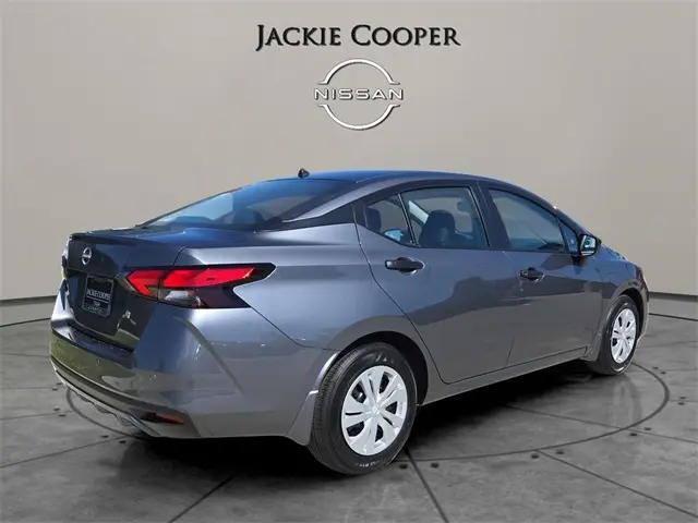 2025 Nissan Versa 1.6 S photo 5