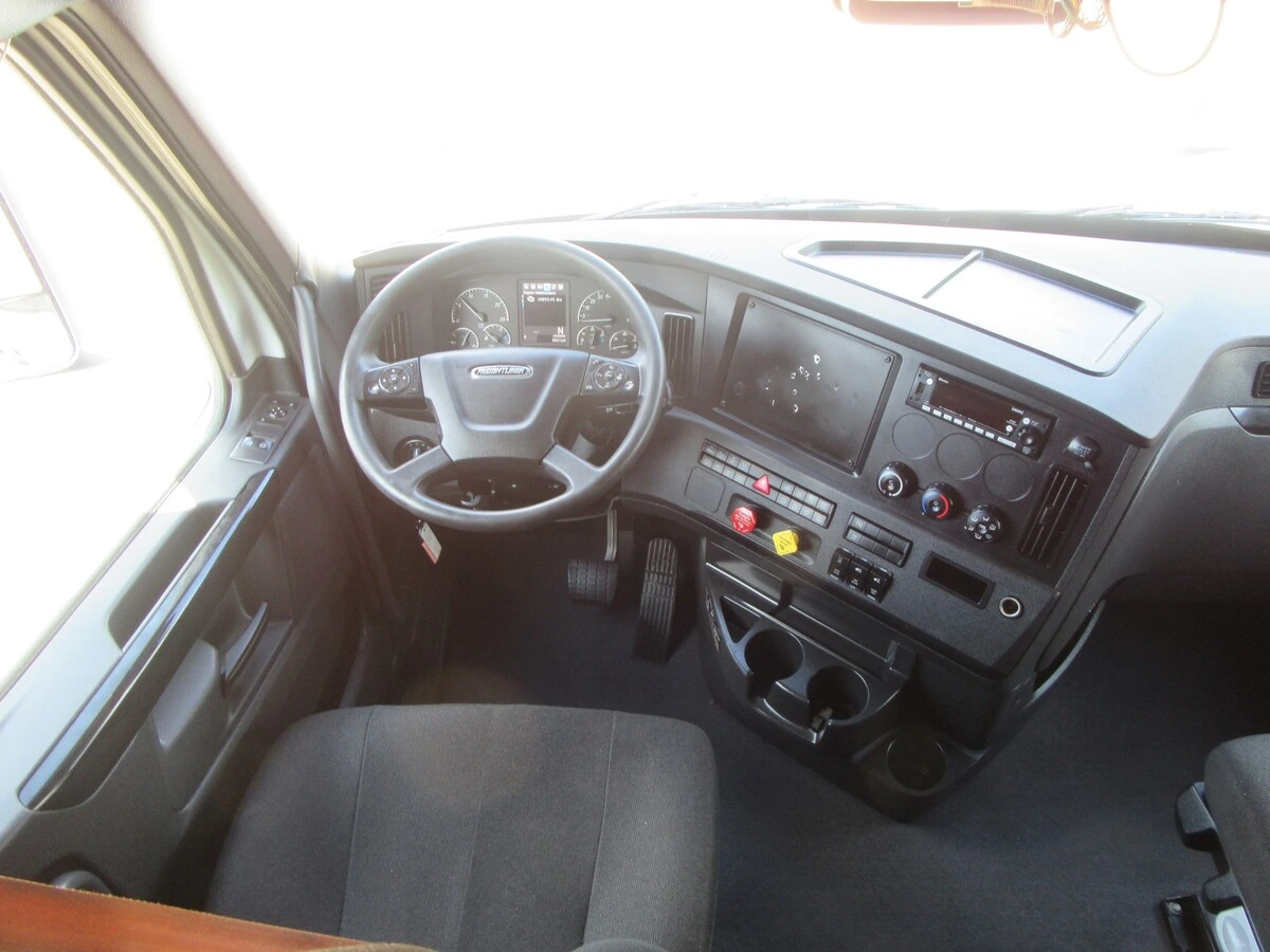 2023 Freightliner Cascadia - image 22