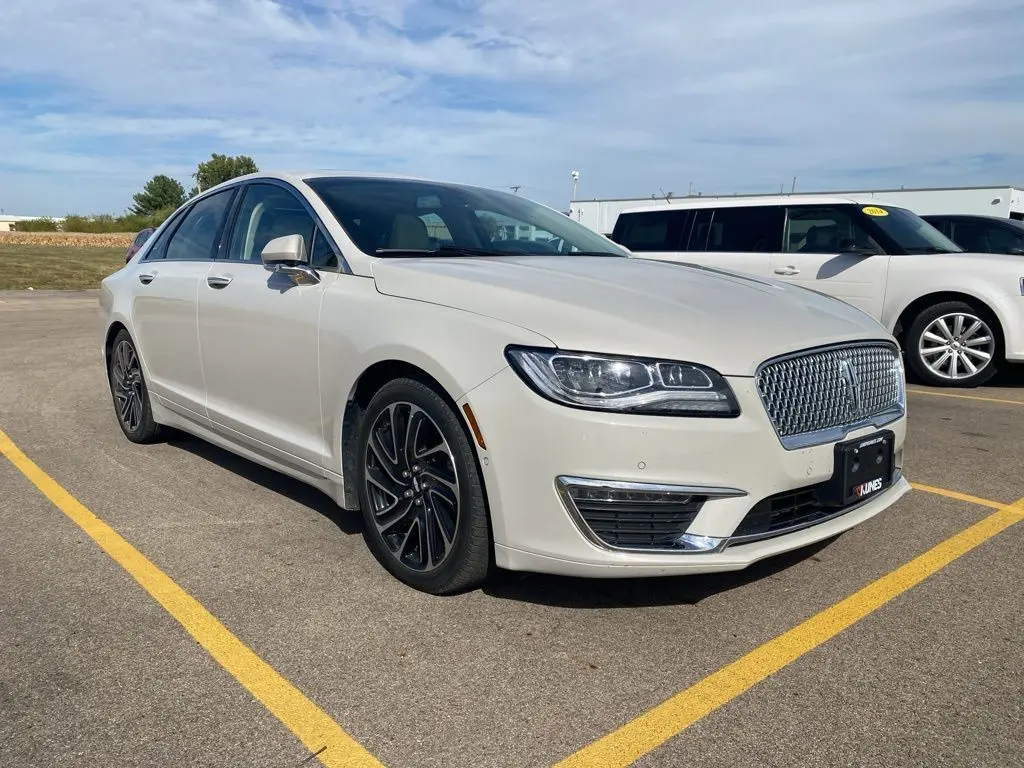 2020 Lincoln MKZ Hybrid Reserve photo 2