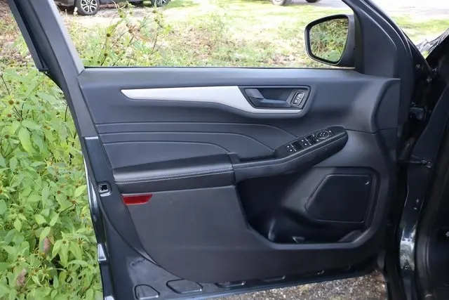 2022 Ford Escape SE photo 3