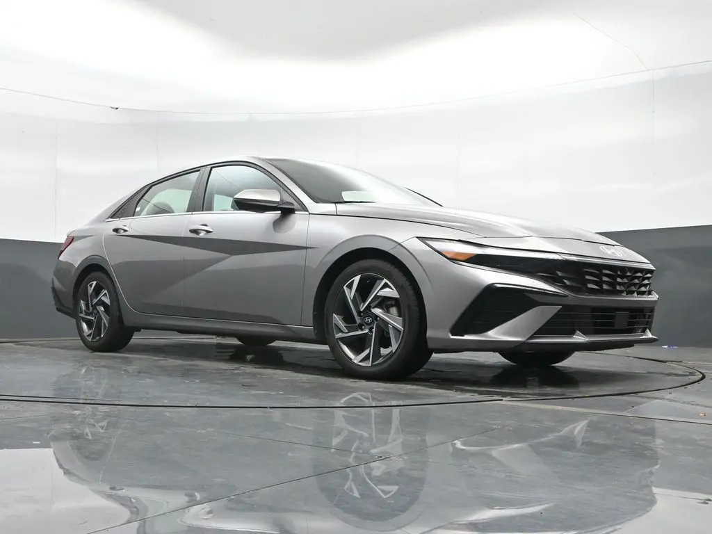 2024 Hyundai Elantra Limited photo 39