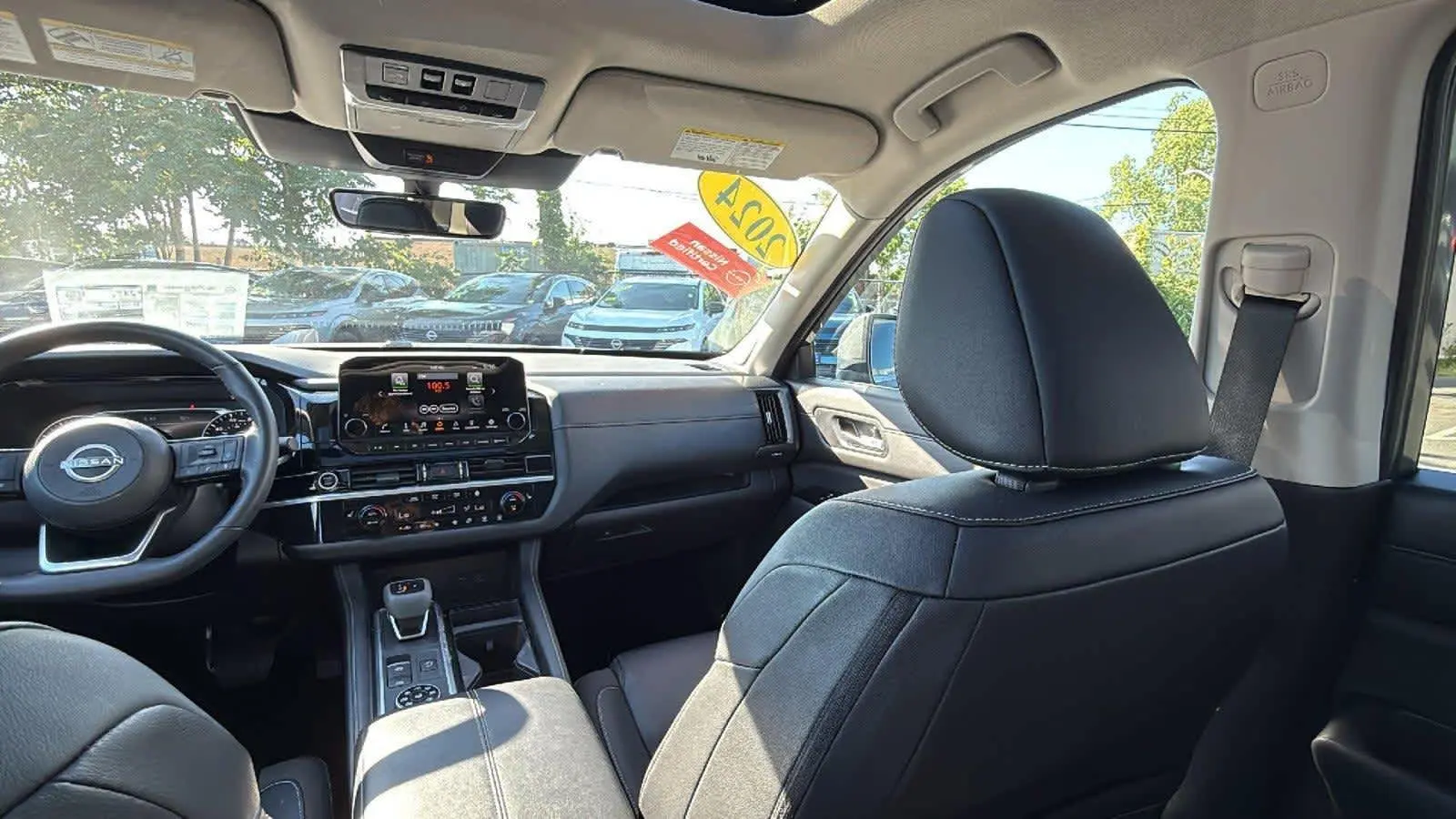 2024 Nissan Pathfinder SL photo 18