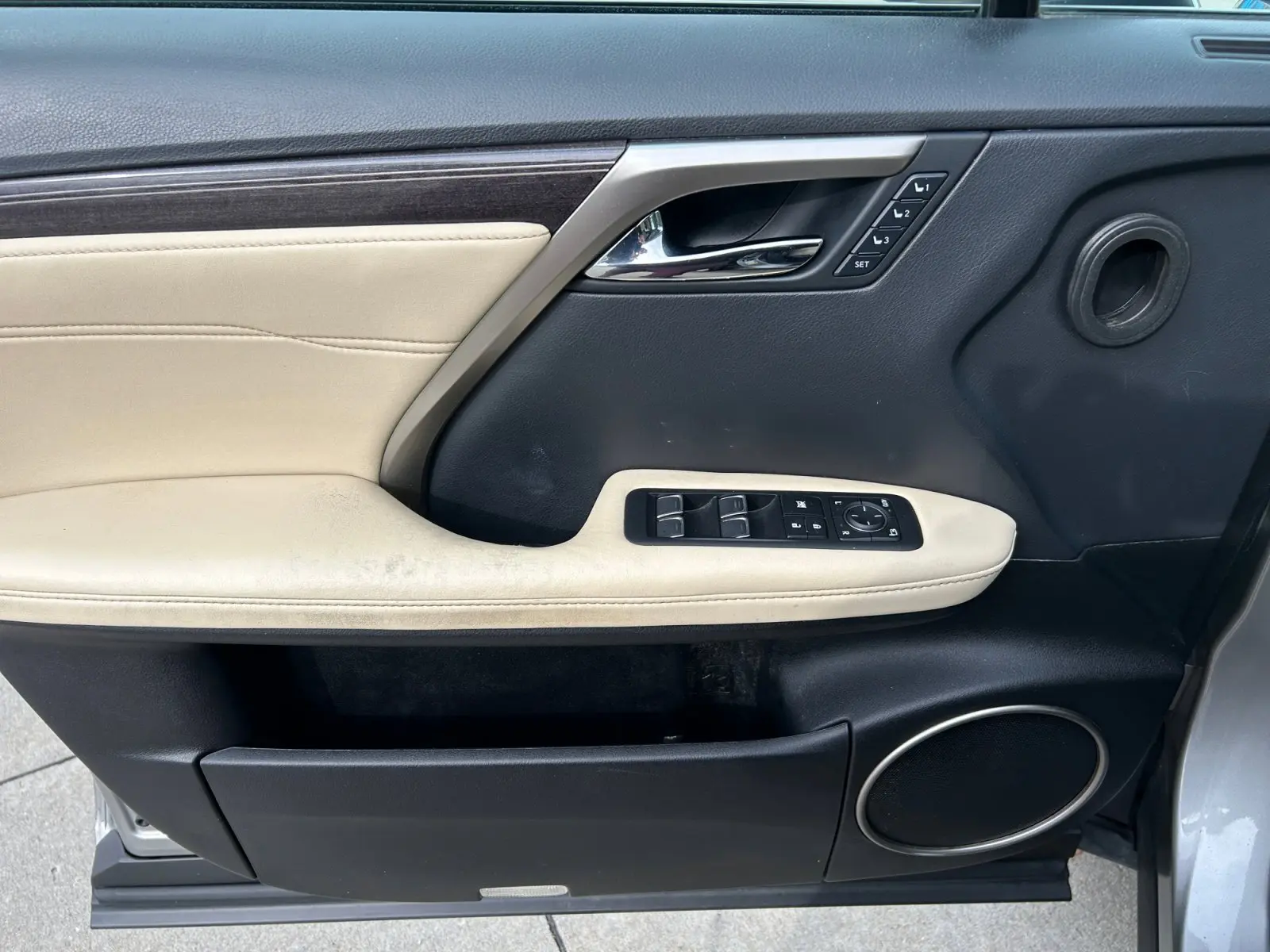 2022 Lexus RX 450h AWD Luxury photo 17