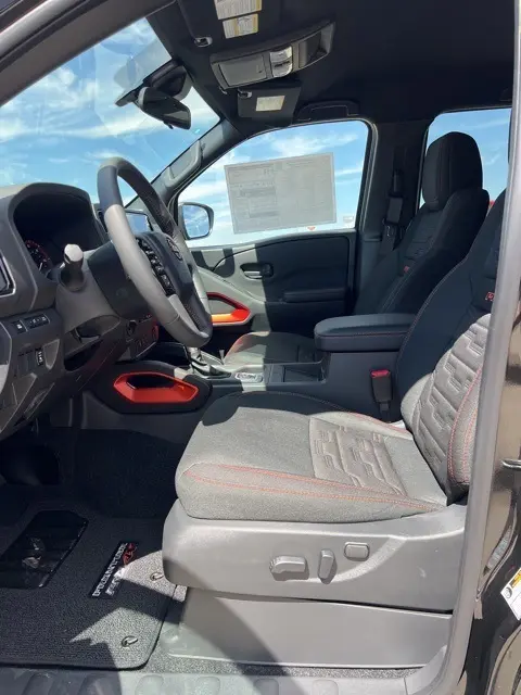 2026 Nissan Frontier PRO-4X photo 9