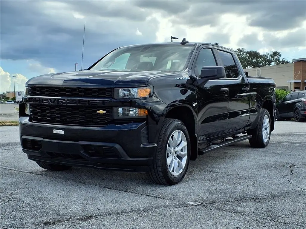2022 Chevrolet Silverado 1500 Custom photo 2
