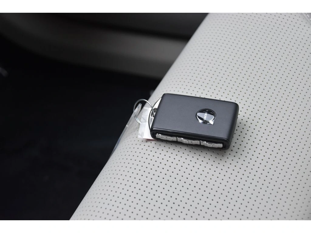 2026 Volvo - image 40