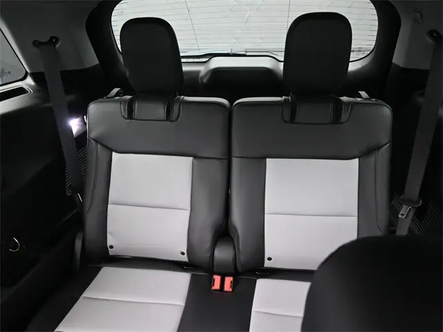 2022 Ford Explorer XLT Sport photo 13