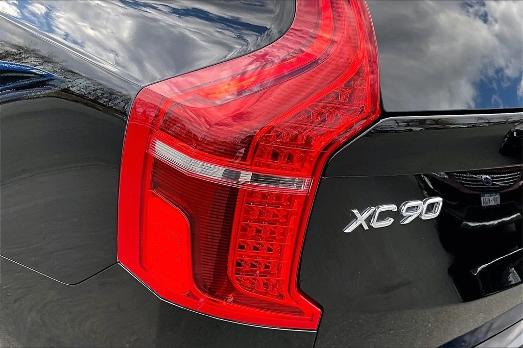 2023 Volvo - image 22