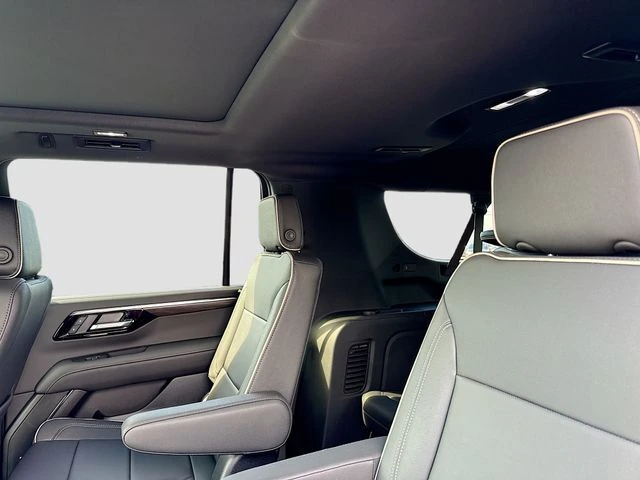 2025 Chevrolet Suburban Premier - Photo 29