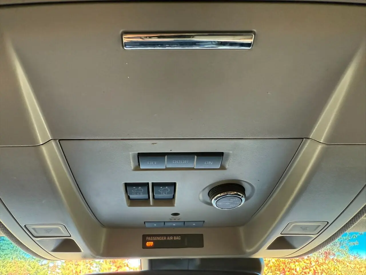 2016 Chevrolet Suburban LT photo 36