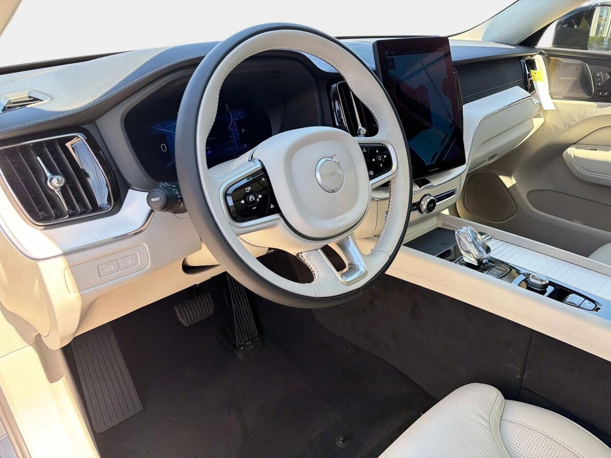 2026 Volvo - image 19