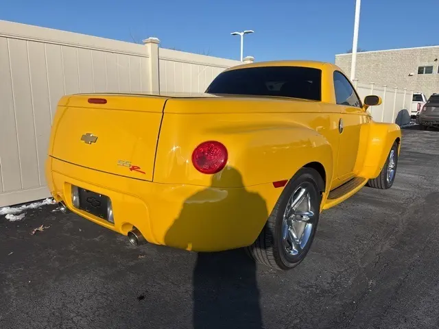2006 Chevrolet SSR Base photo 3