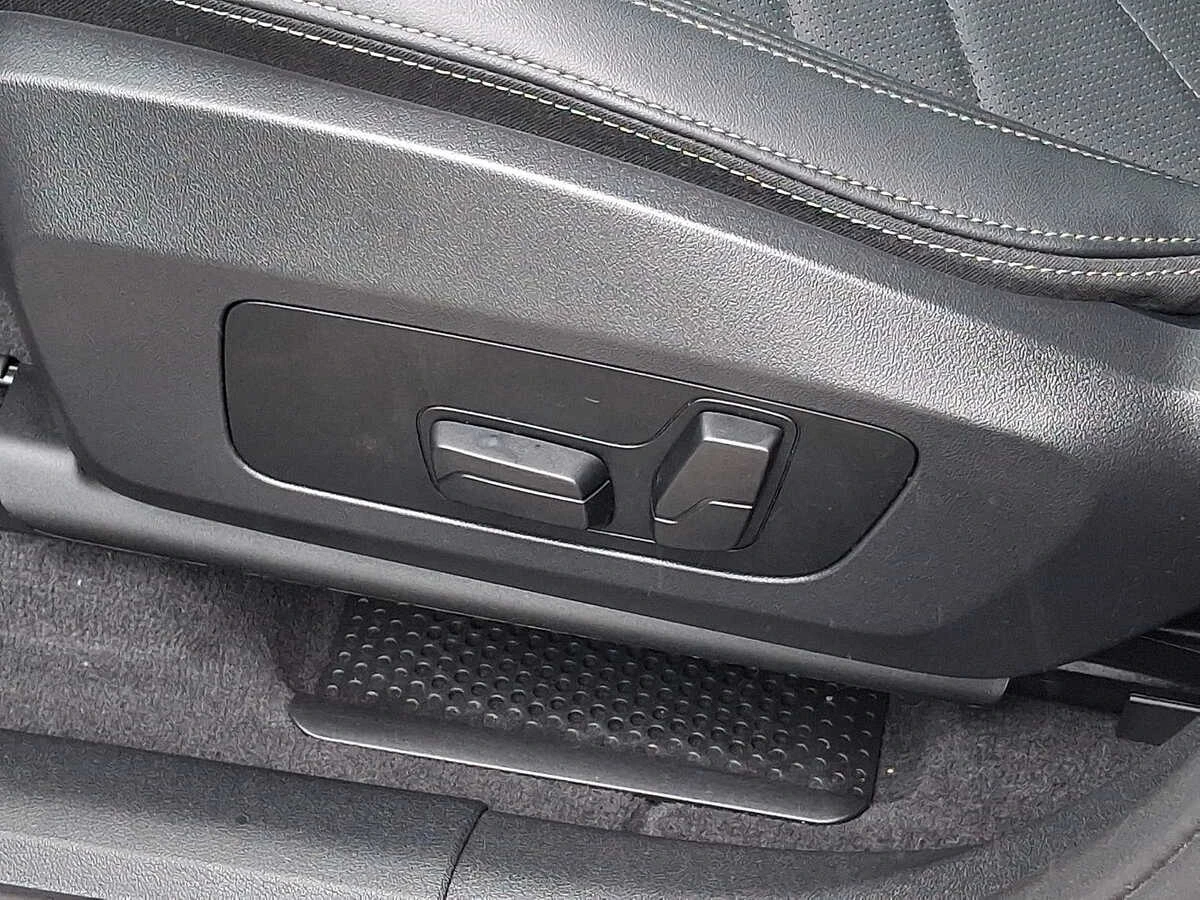 2025 BMW X1 28i - Photo 11