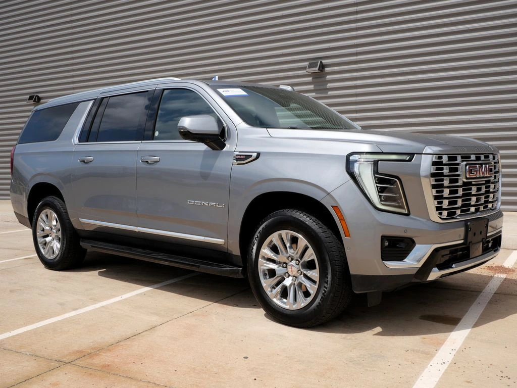 2025 GMC Yukon Denali AWD's photo