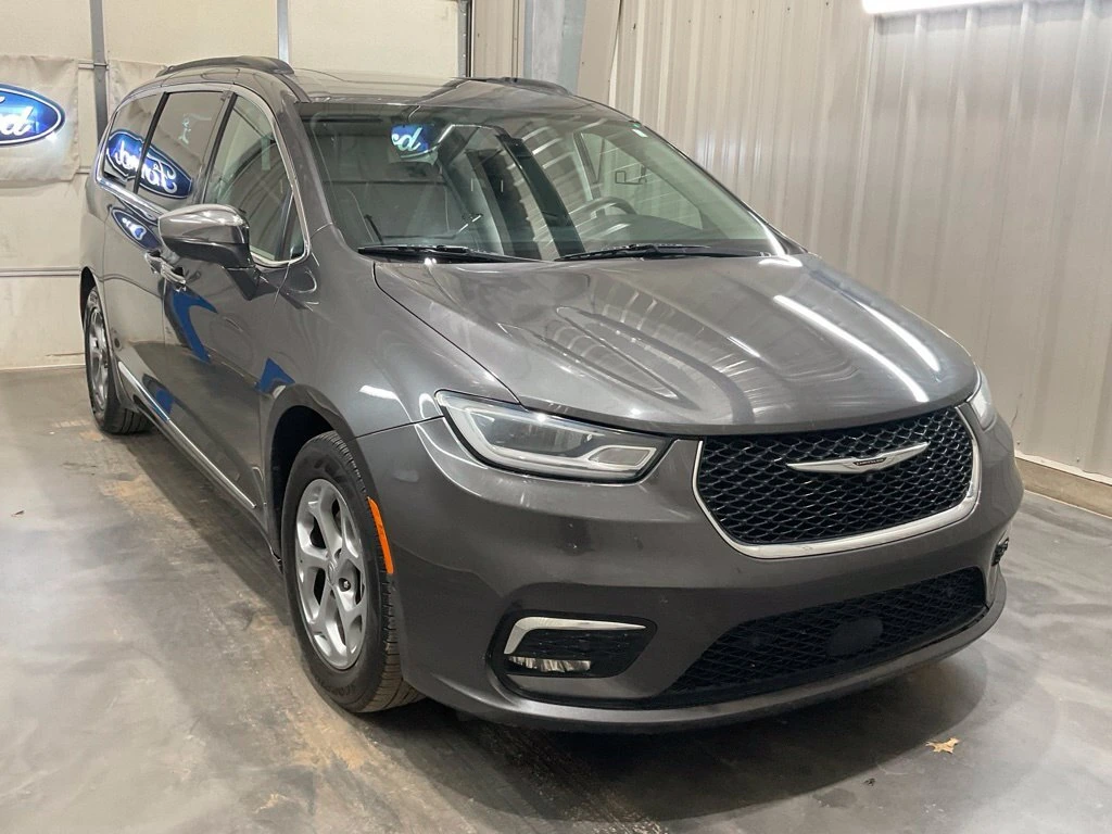 Used 2022 Chrysler Pacifica Limited with VIN 2C4RC1GG4NR180720 for sale in Wellston, OK