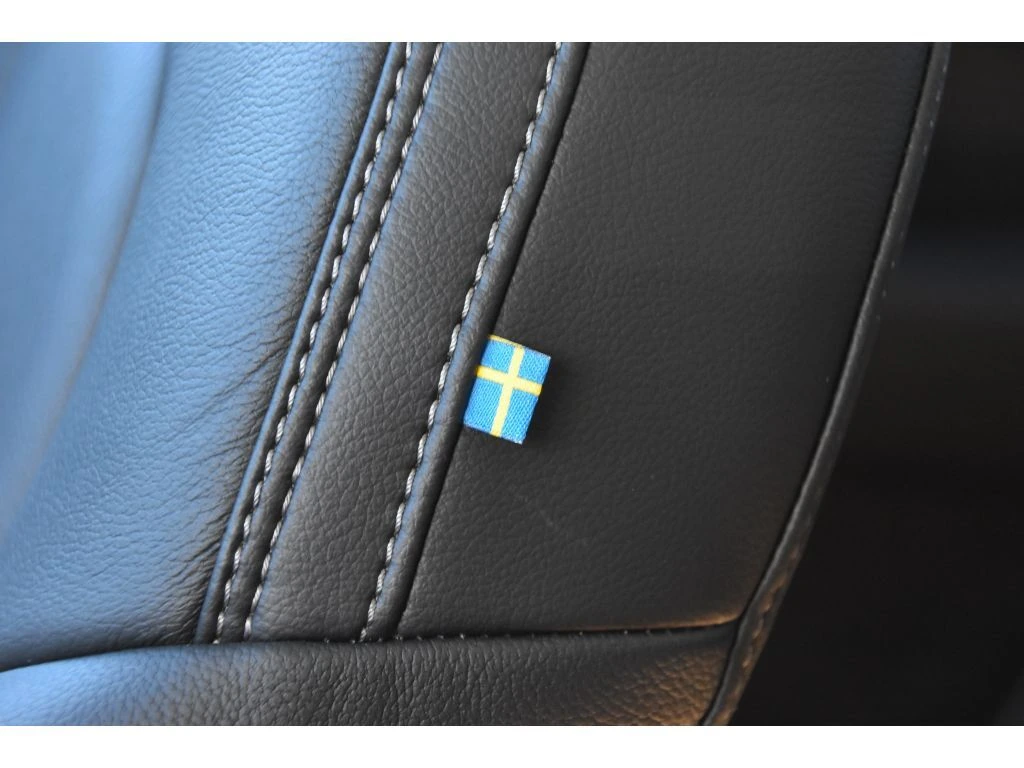 2026 Volvo - image 40