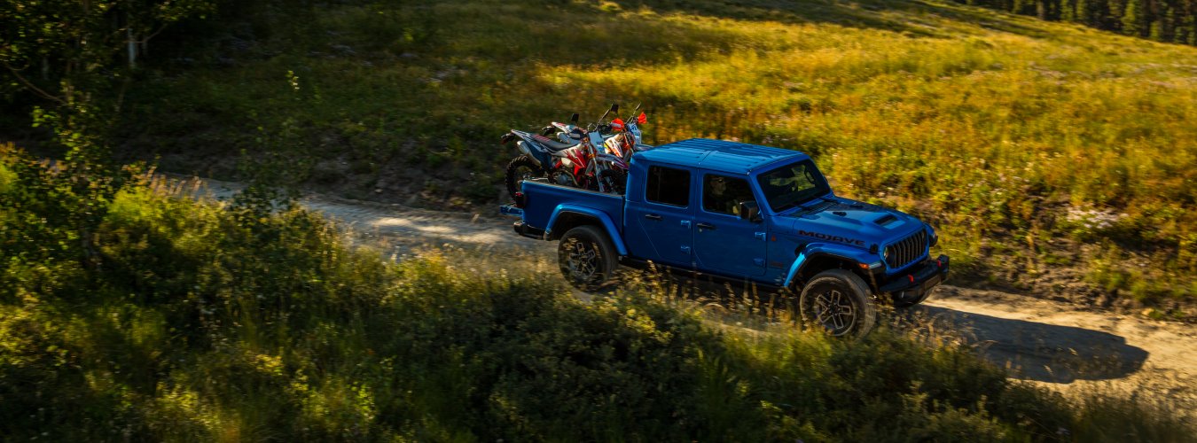 2025 Jeep Gladiator Exterior Passenger Side Front Profile