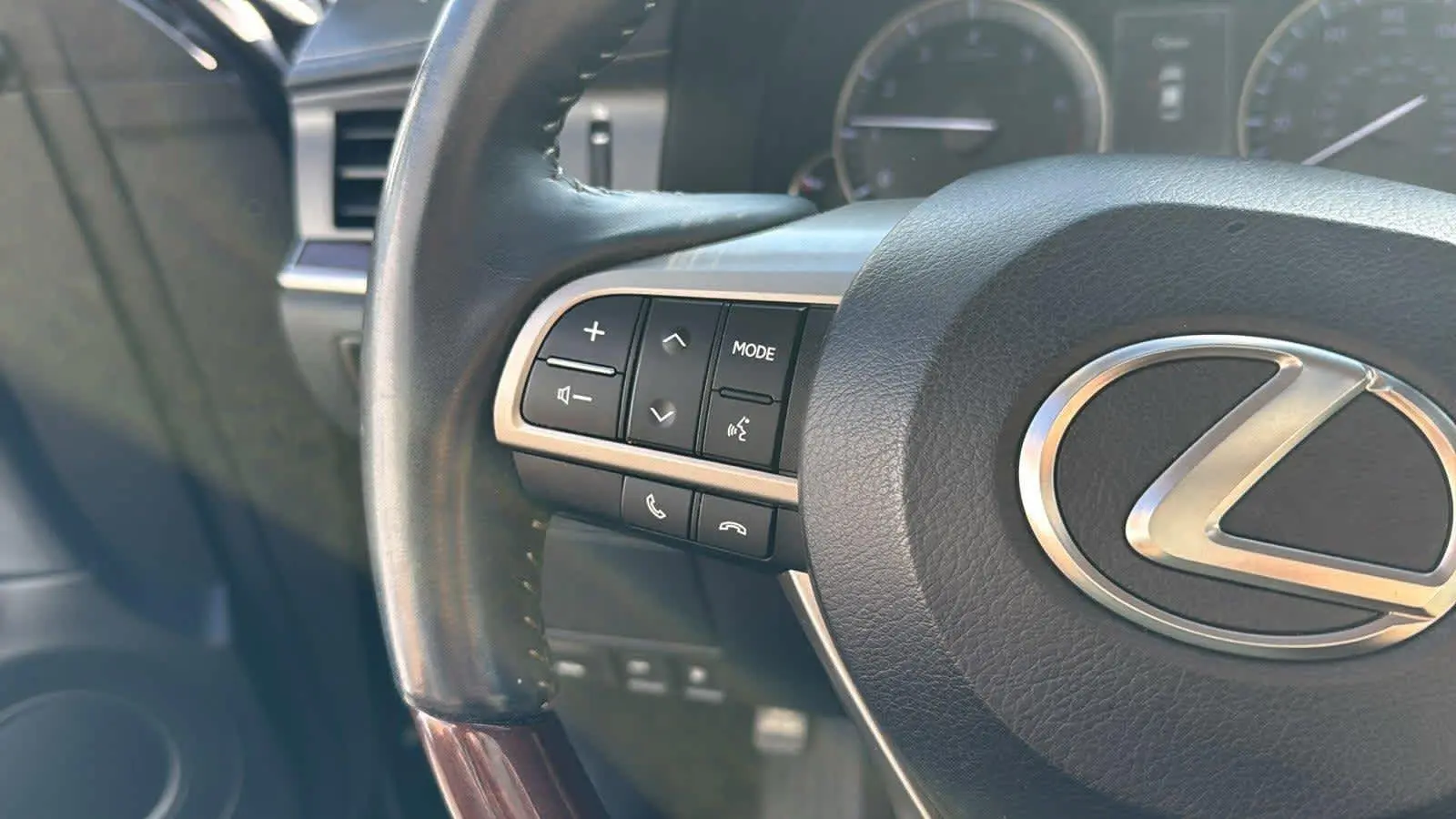 2016 Lexus ES 350 photo 11