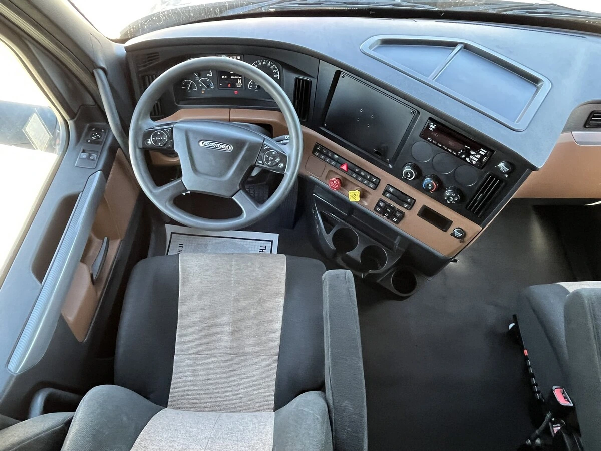 2022 Freightliner Cascadia - image 33