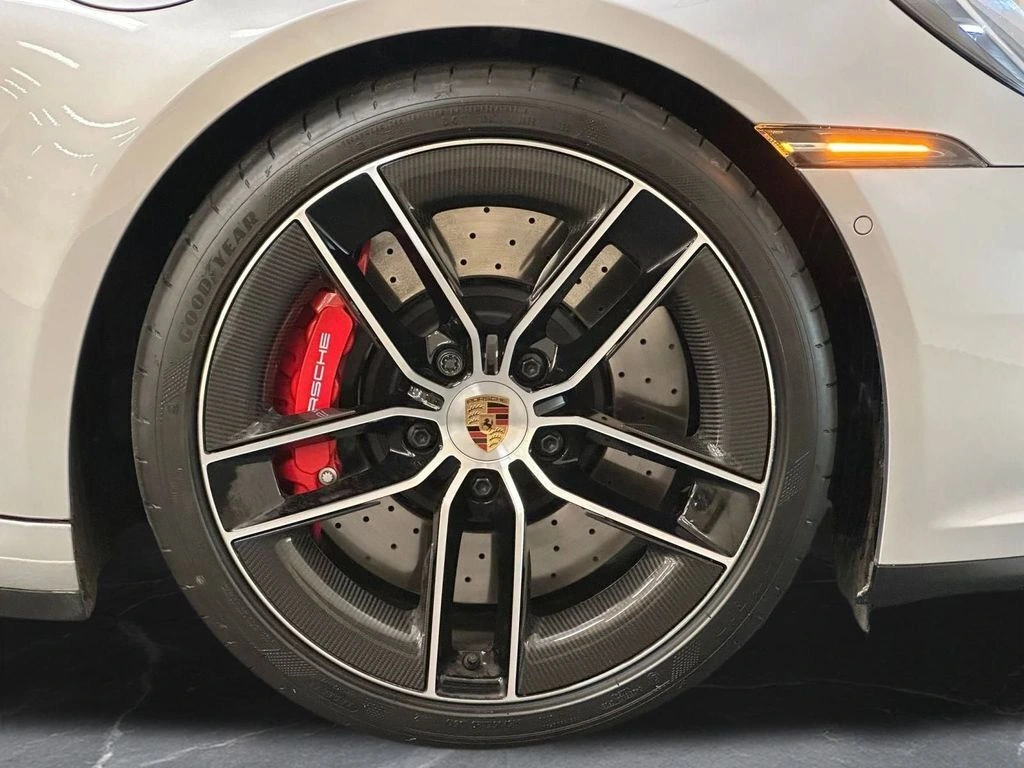 2025 Porsche 911 GTS - Photo 32