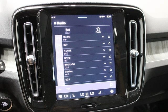 2025 Volvo - image 33