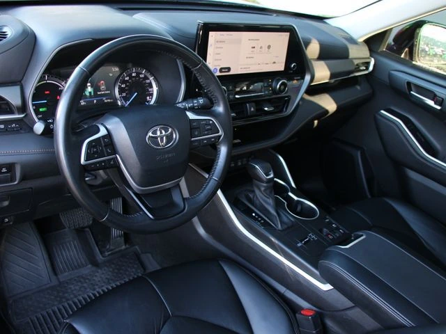 Used 2023 Toyota Highlander Bronze Edition with VIN 5TDABRCH3PS587824 for sale in Kansas City