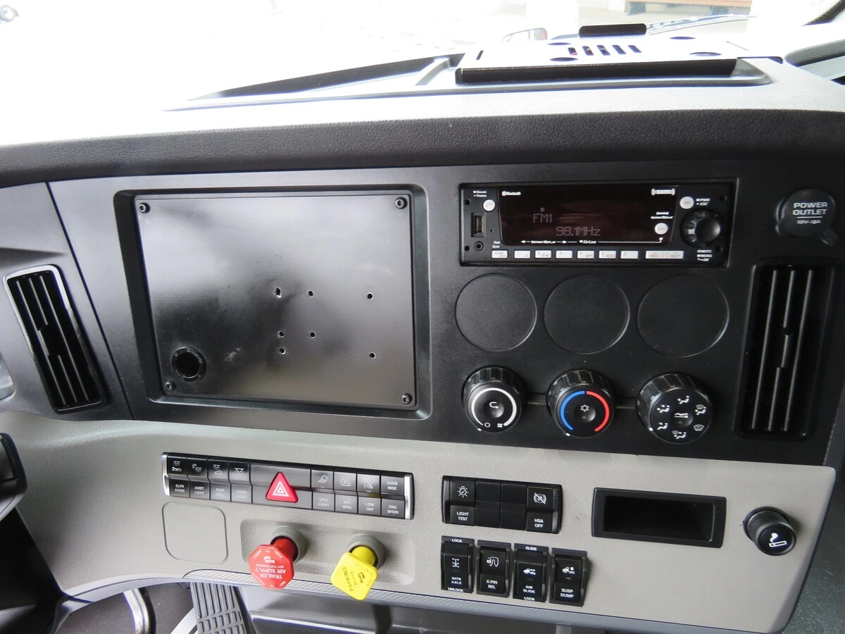 2022 Freightliner Cascadia - image 19