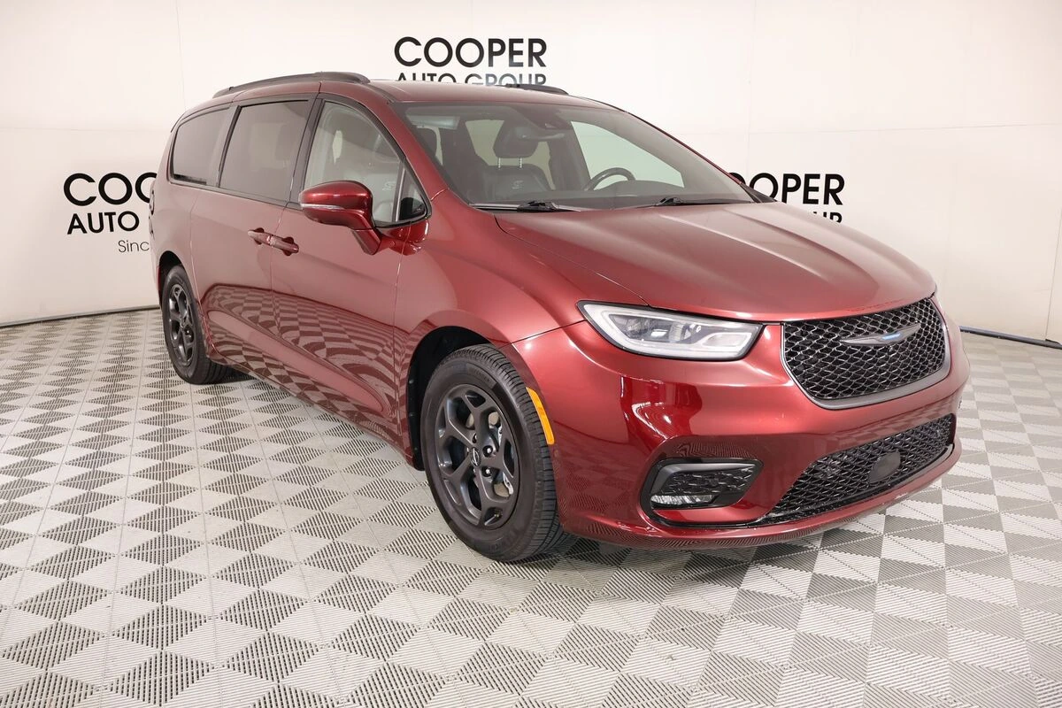 2021 Chrysler Pacifica Hybrid Touring L's photo