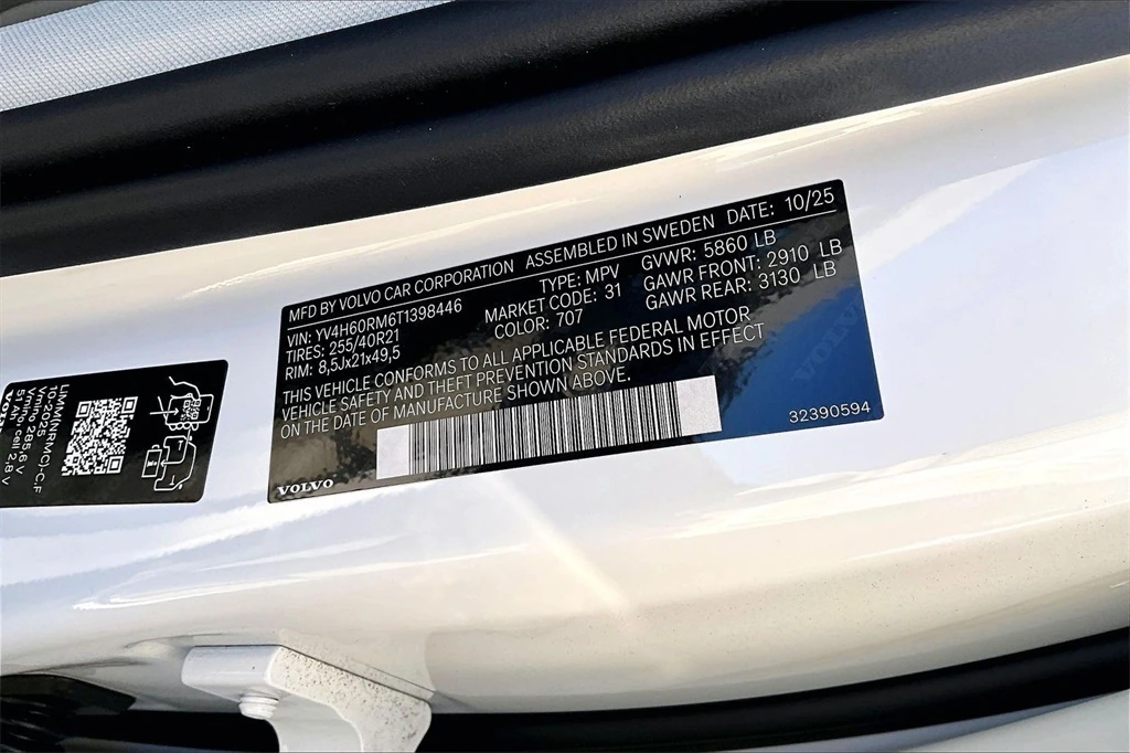 2026 Volvo - image 8